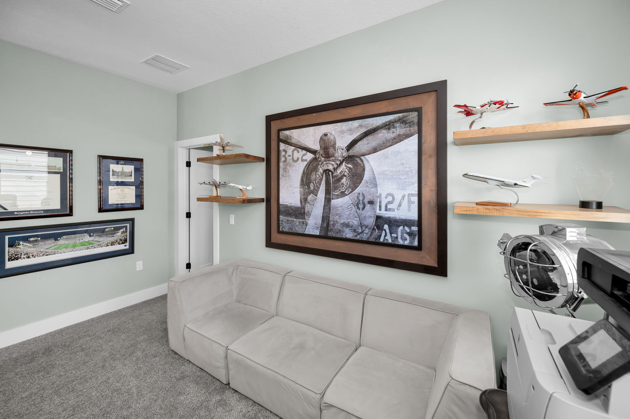 Upper Level Loft4