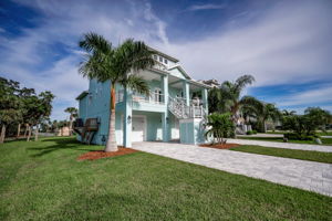 Front Exterior4