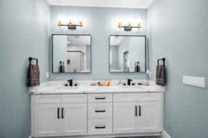 Primary Bathroom1e