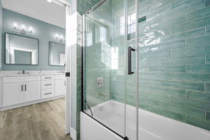 Upper Level Bathroom2b