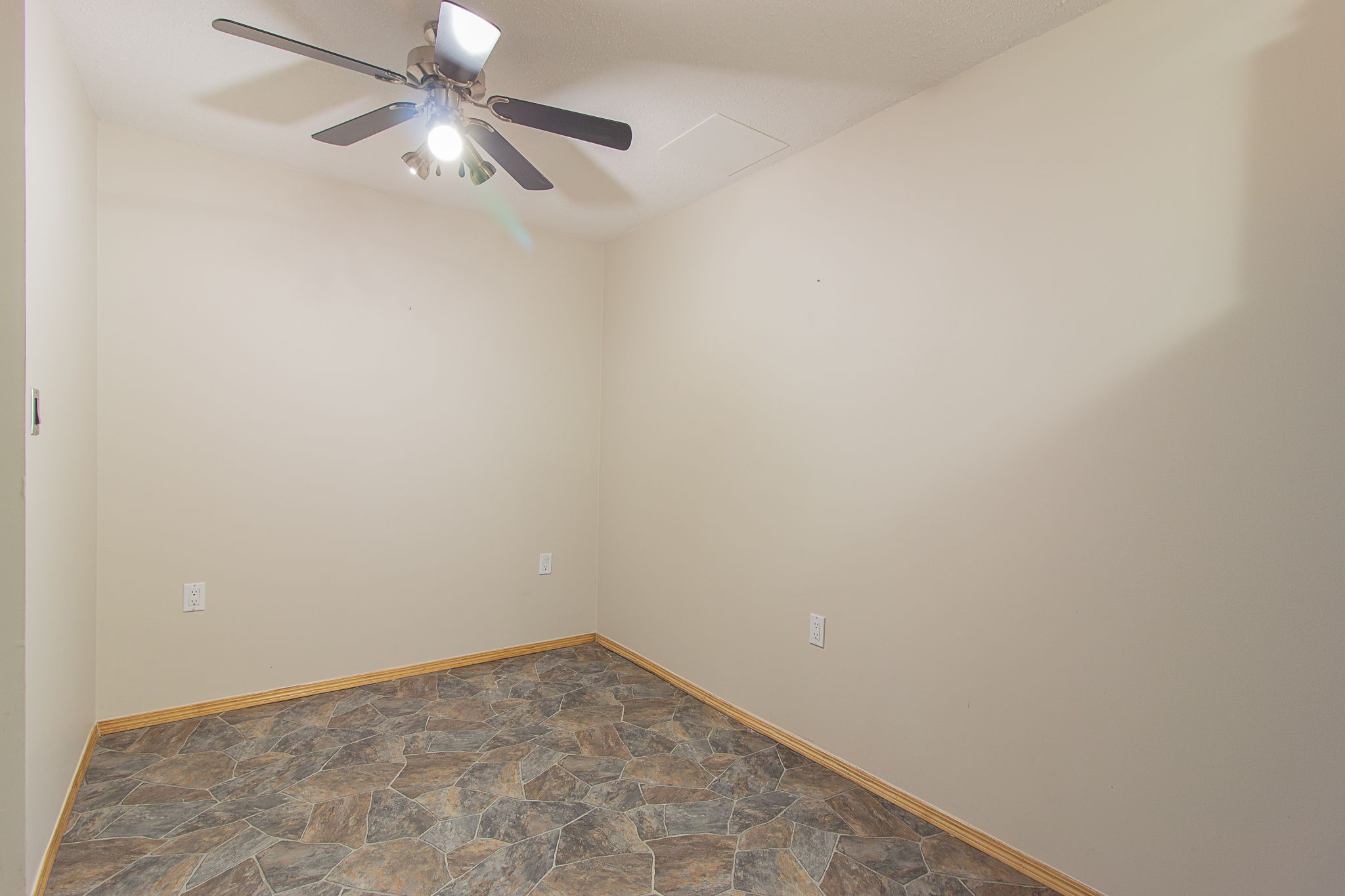  566 12 St NE, Medicine Hat, AB T1A 5V2, US Photo 43
