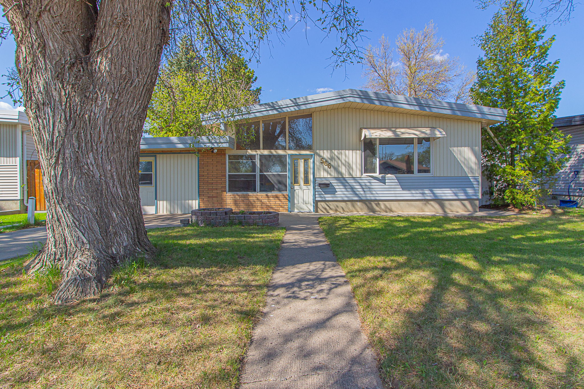  566 12 St NE, Medicine Hat, AB T1A 5V2, US Photo 7