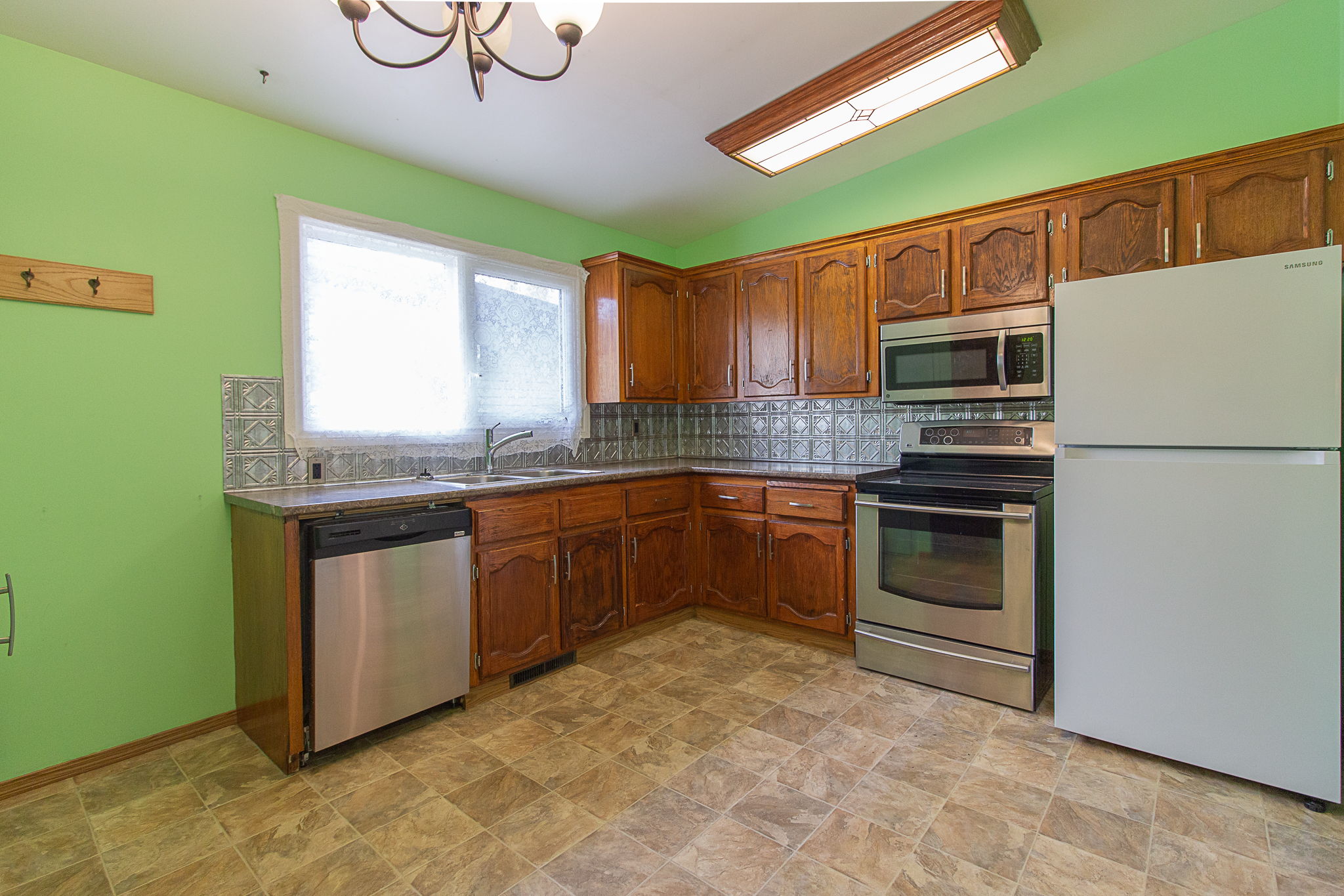  566 12 St NE, Medicine Hat, AB T1A 5V2, US Photo 16