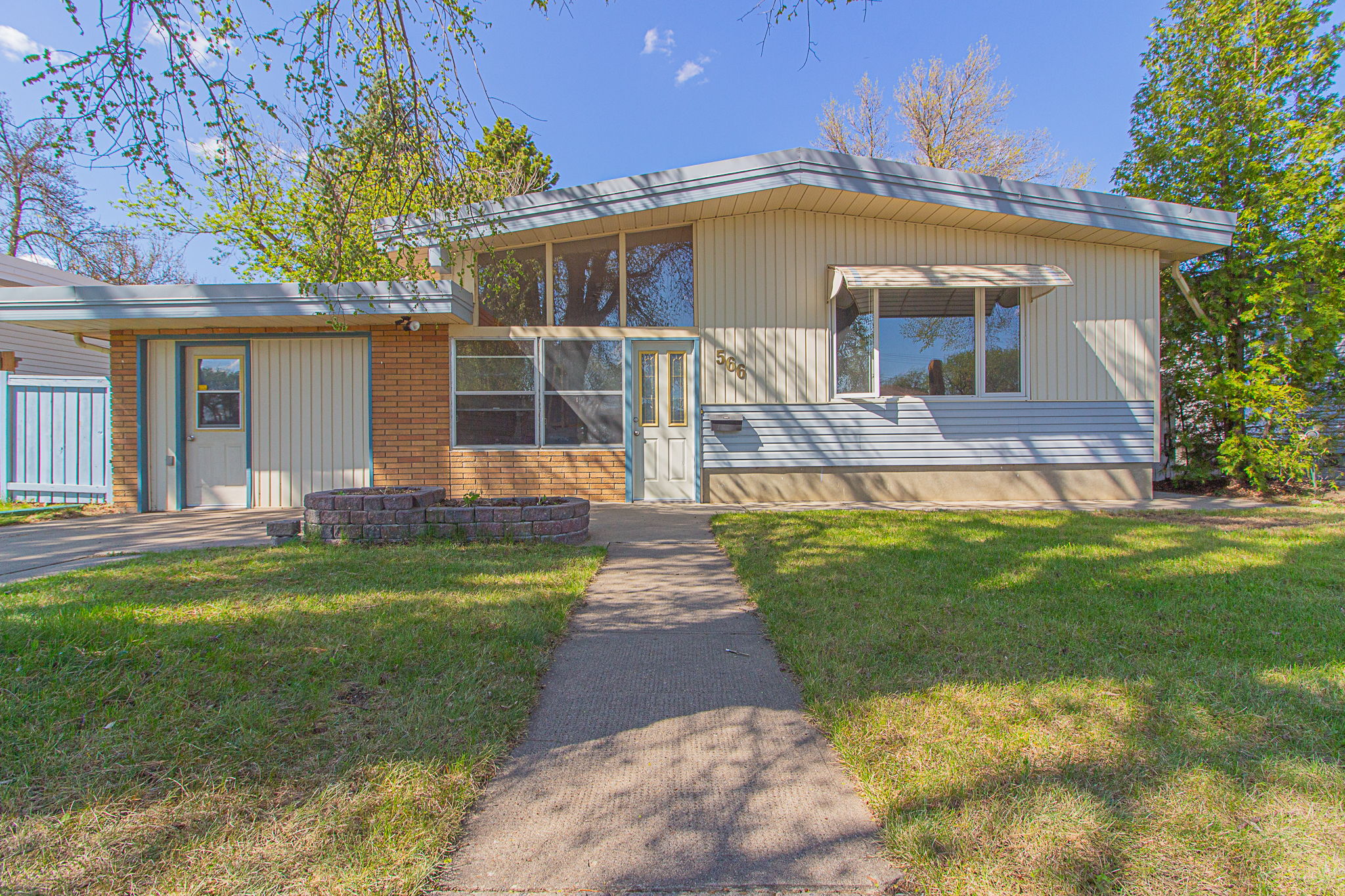  566 12 St NE, Medicine Hat, AB T1A 5V2, US Photo 6