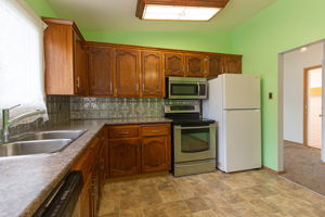  566 12 St NE, Medicine Hat, AB T1A 5V2, US Photo 16