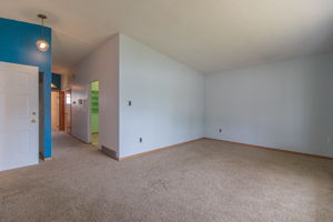  566 12 St NE, Medicine Hat, AB T1A 5V2, US Photo 11