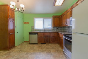  566 12 St NE, Medicine Hat, AB T1A 5V2, US Photo 14