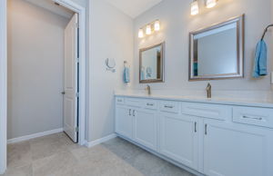 Master Bathroom 1b