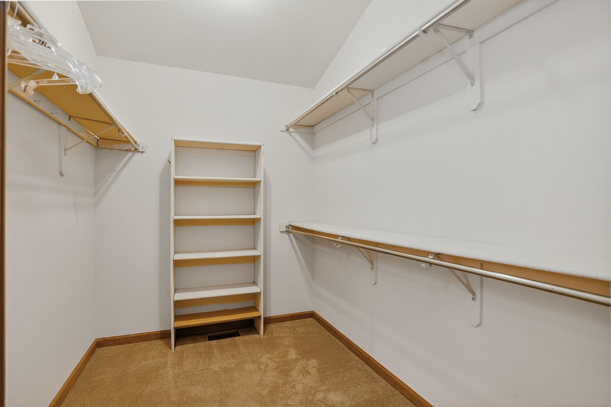  Photo 48