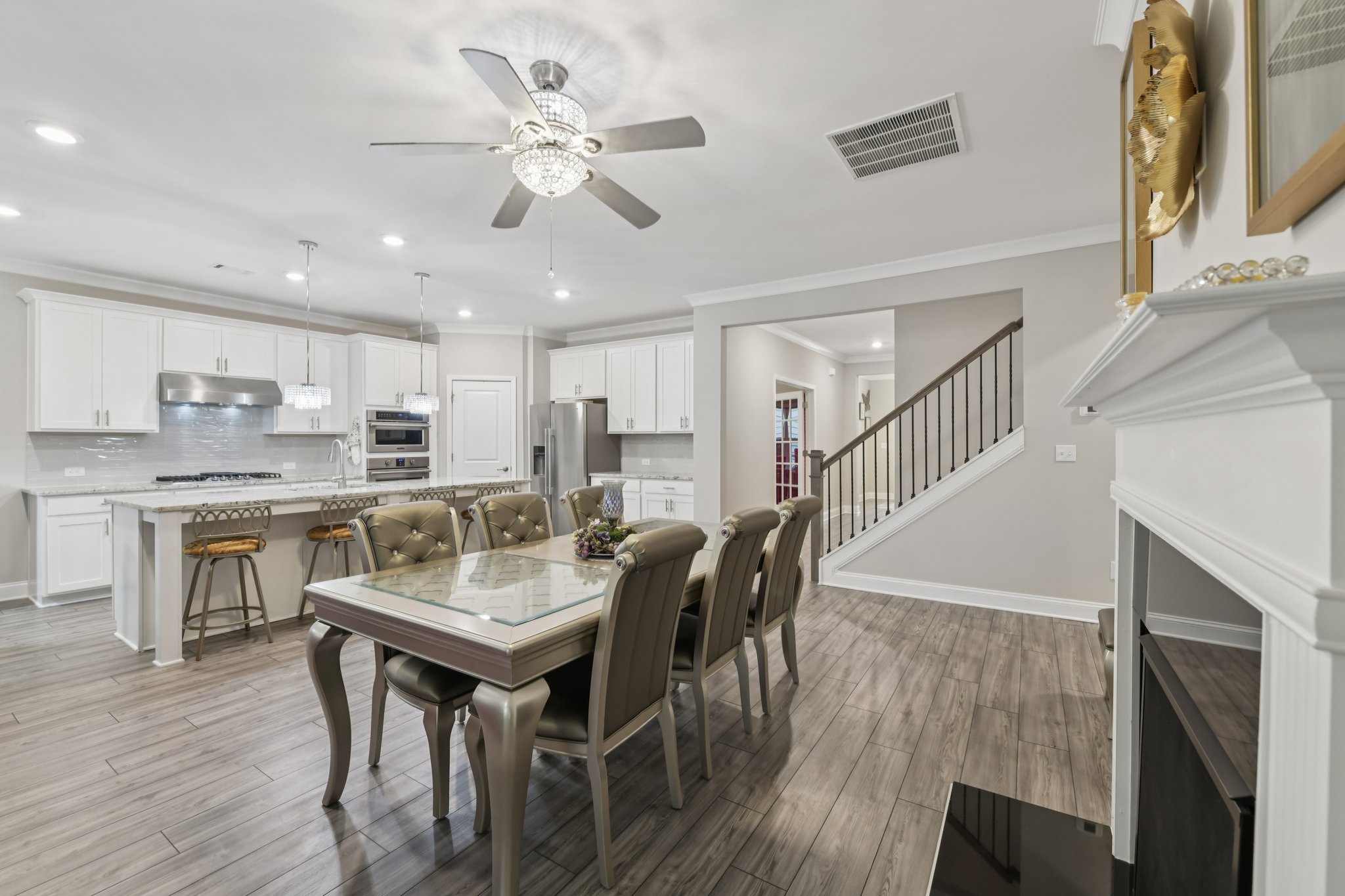 Barlow Pl-S2111-010.jpg