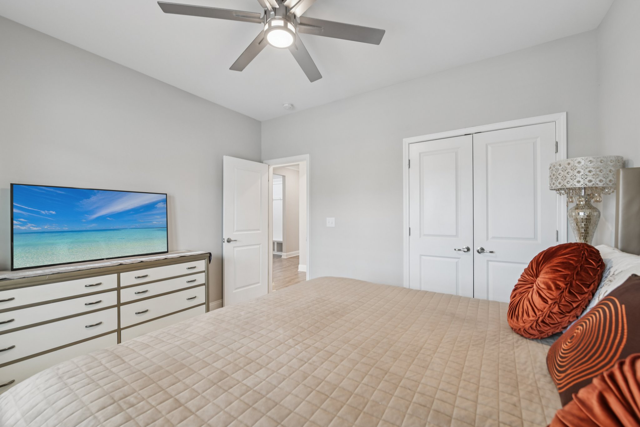 Barlow Pl-S2111-021.jpg