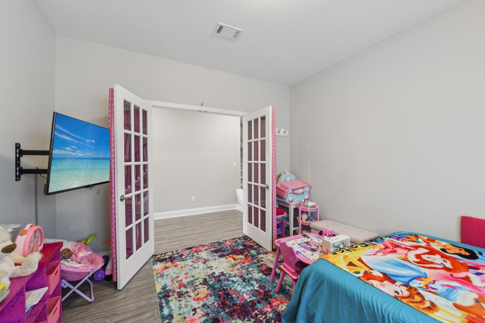 Barlow Pl-S2111-026.jpg