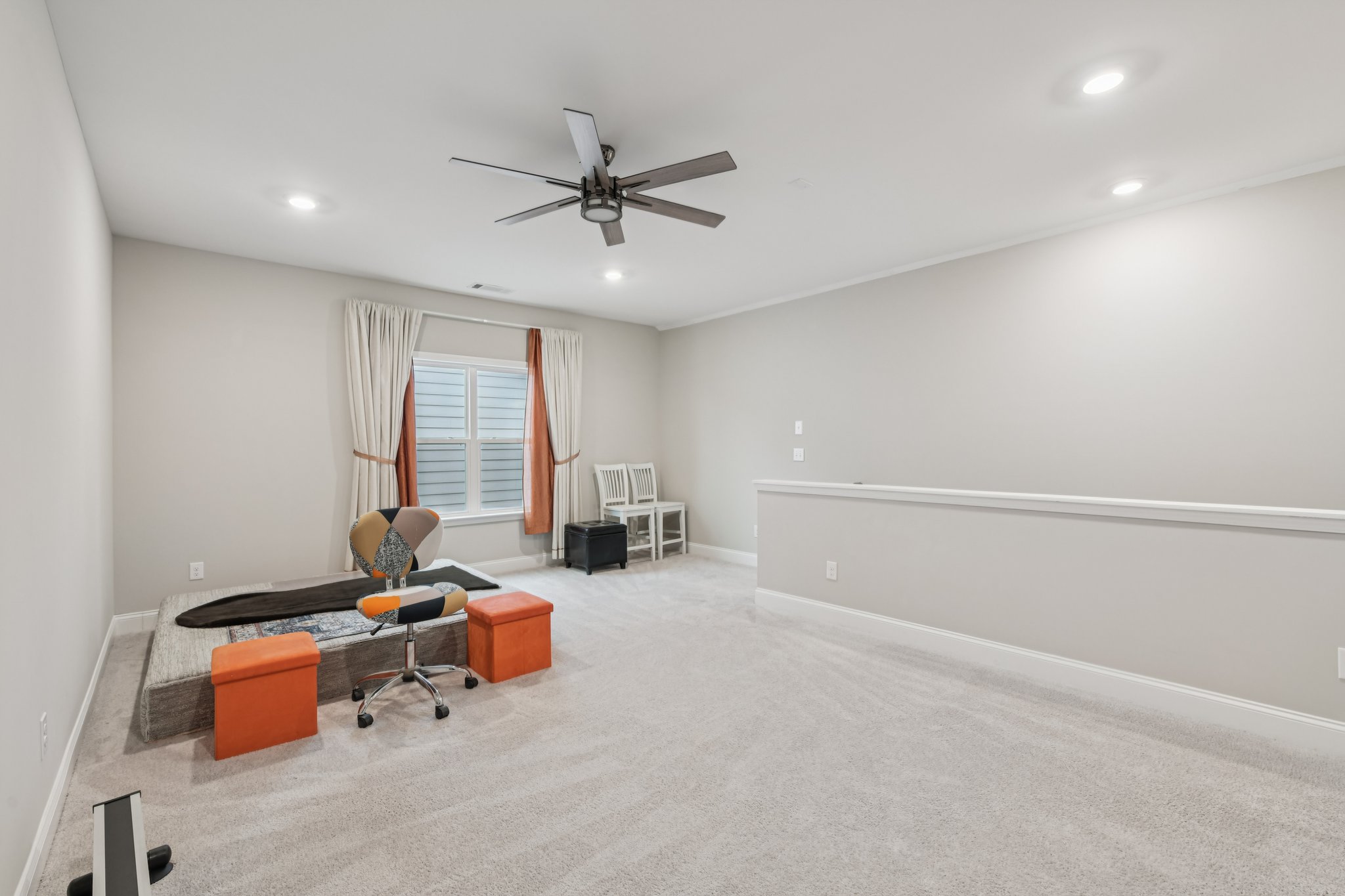 Barlow Pl-S2111-029.jpg