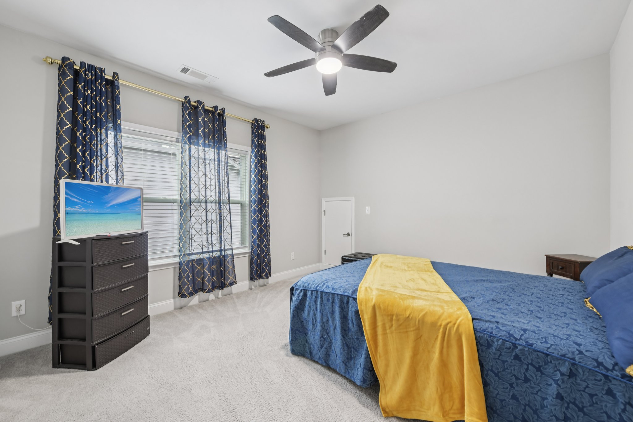 Barlow Pl-S2111-033.jpg