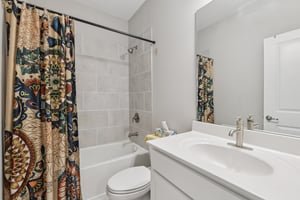 Barlow Pl-S2111-030.jpg