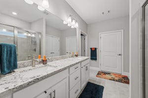 Barlow Pl-S2111-035.jpg