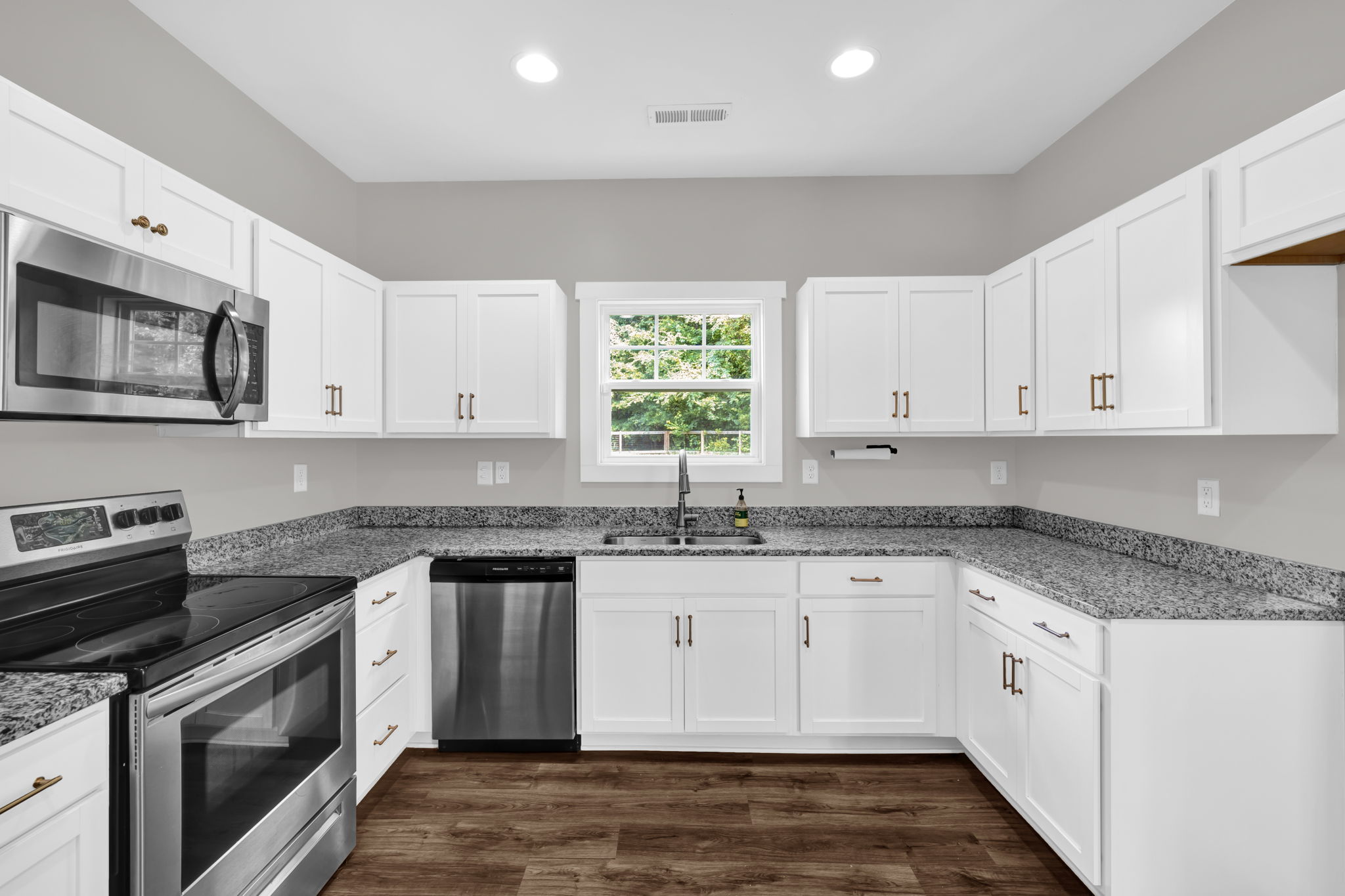 567 E Ridge Ave-11