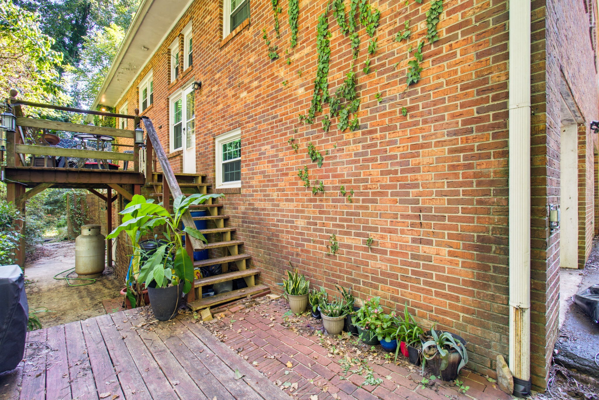 5675 Sweetbriar Rd-29