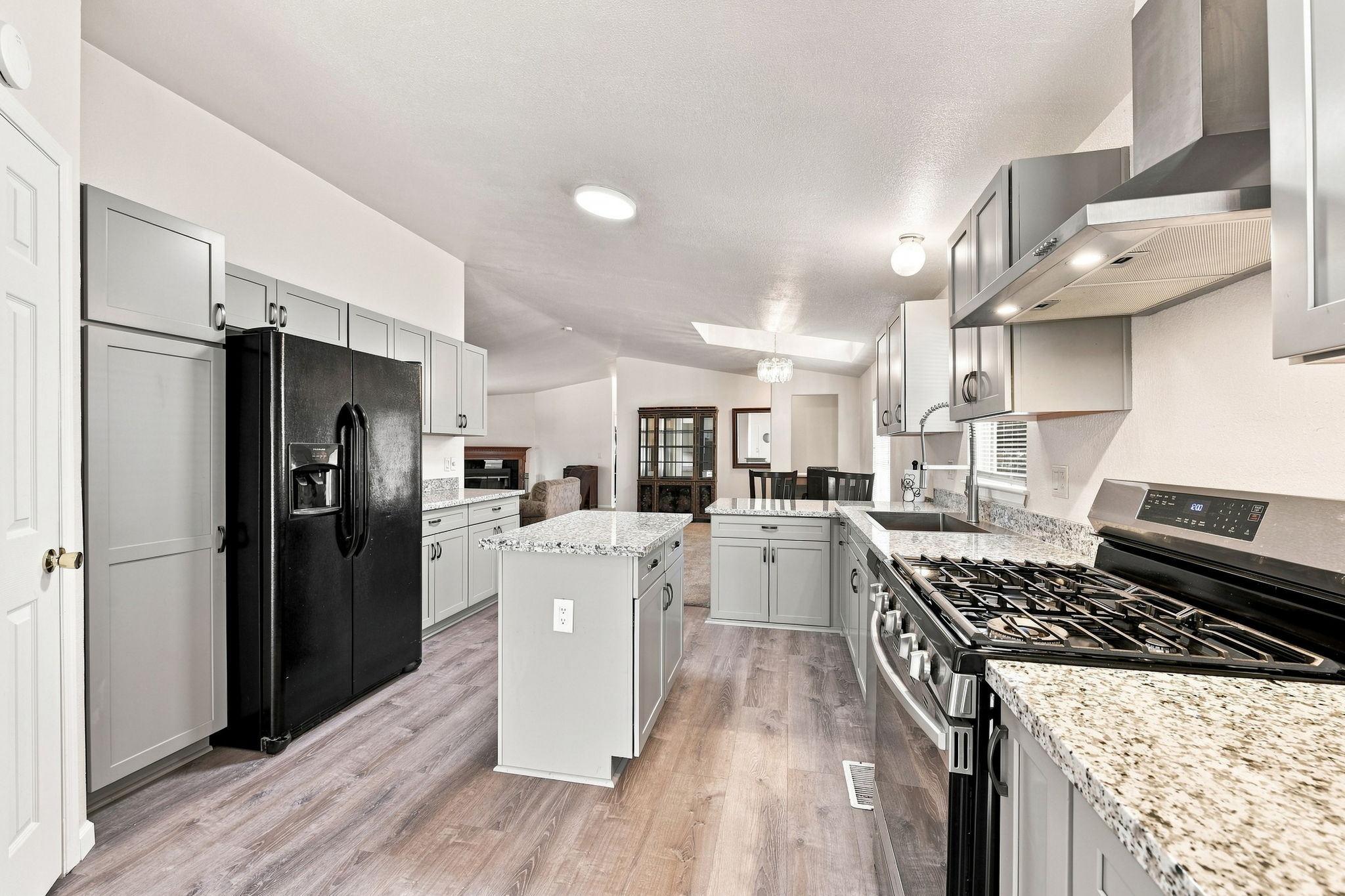 011_F8_5685 Cody Dr