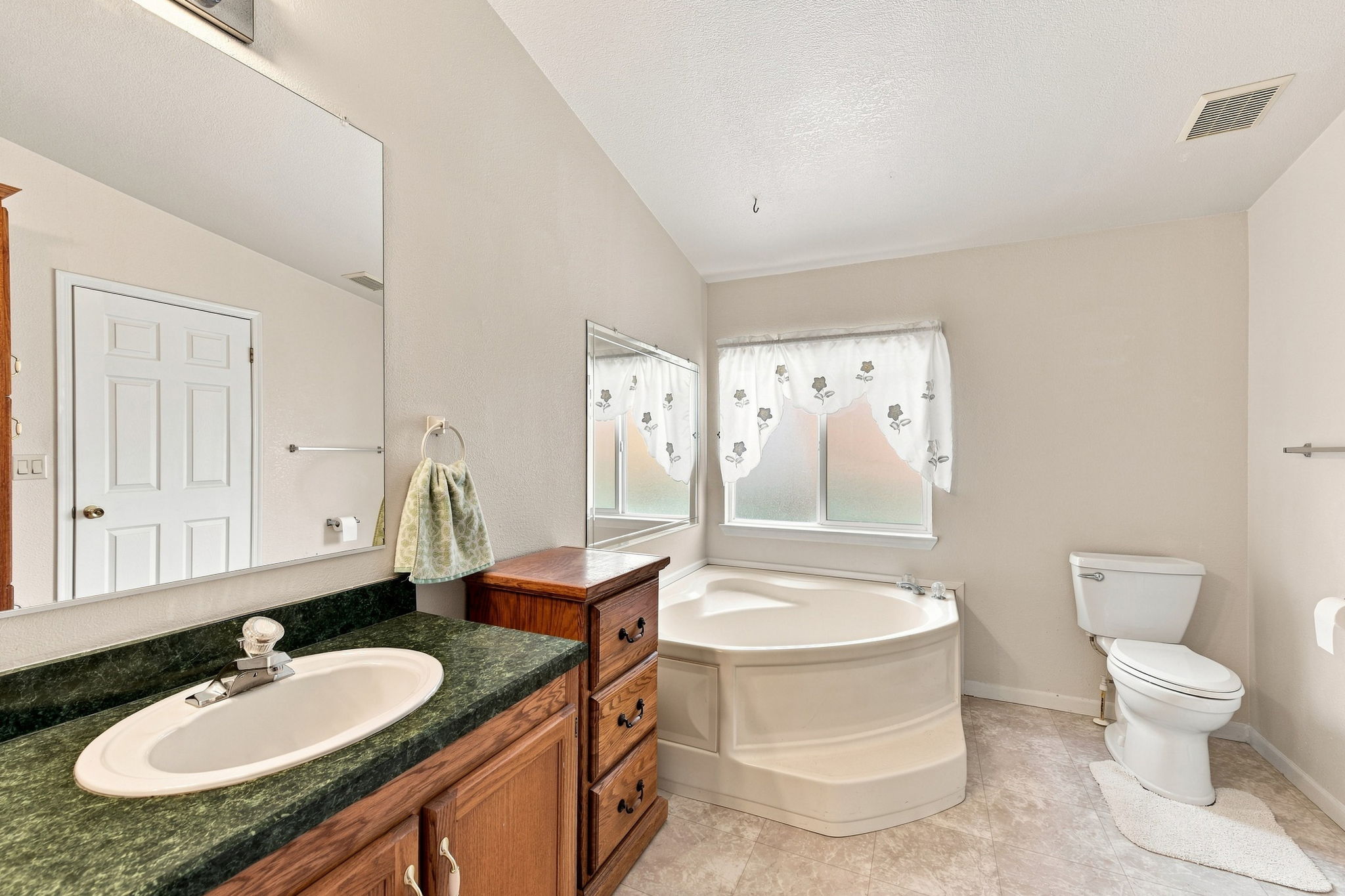 025_F8_5685 Cody Dr