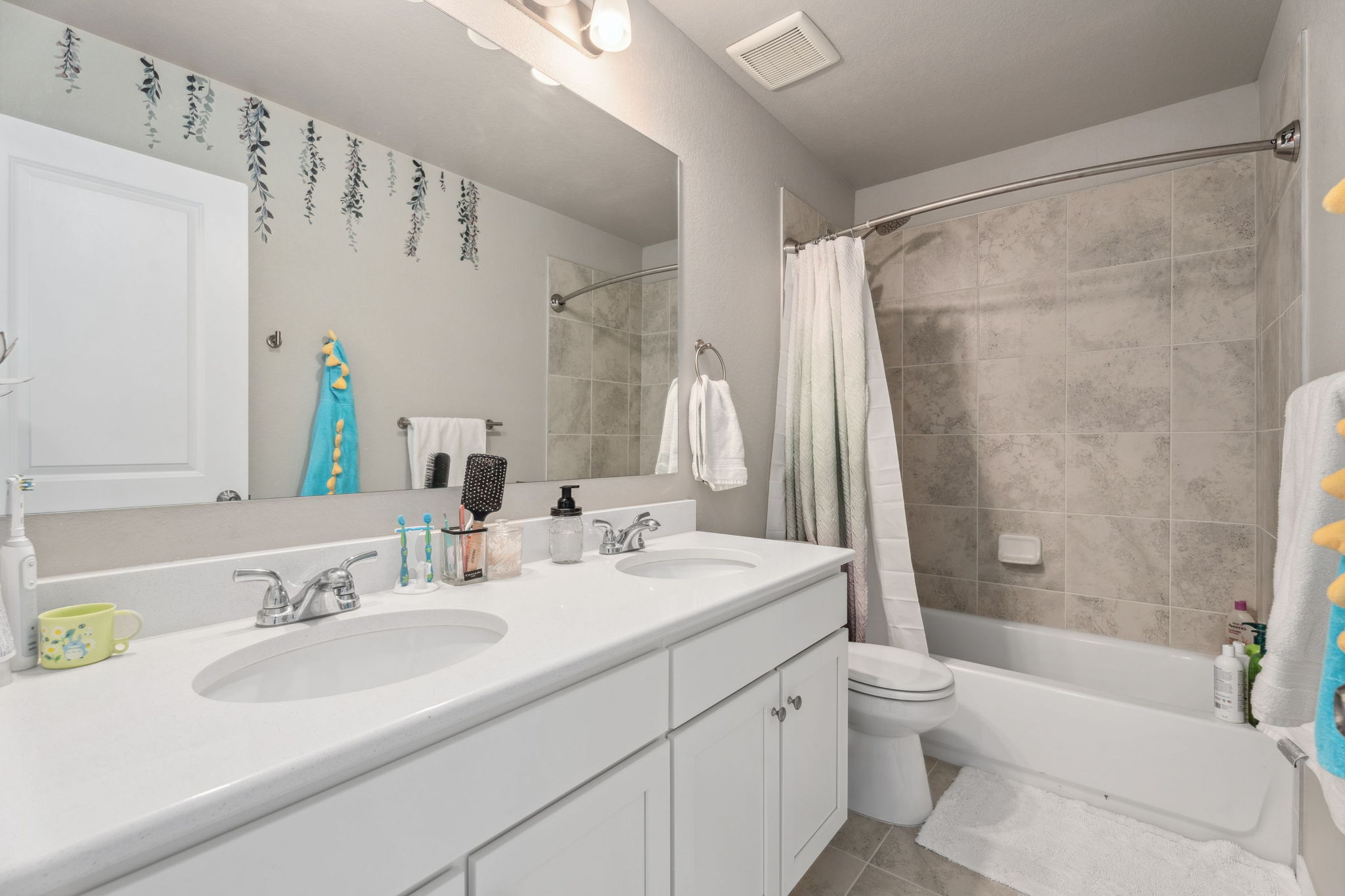 Upper Level Shared Bathroom
