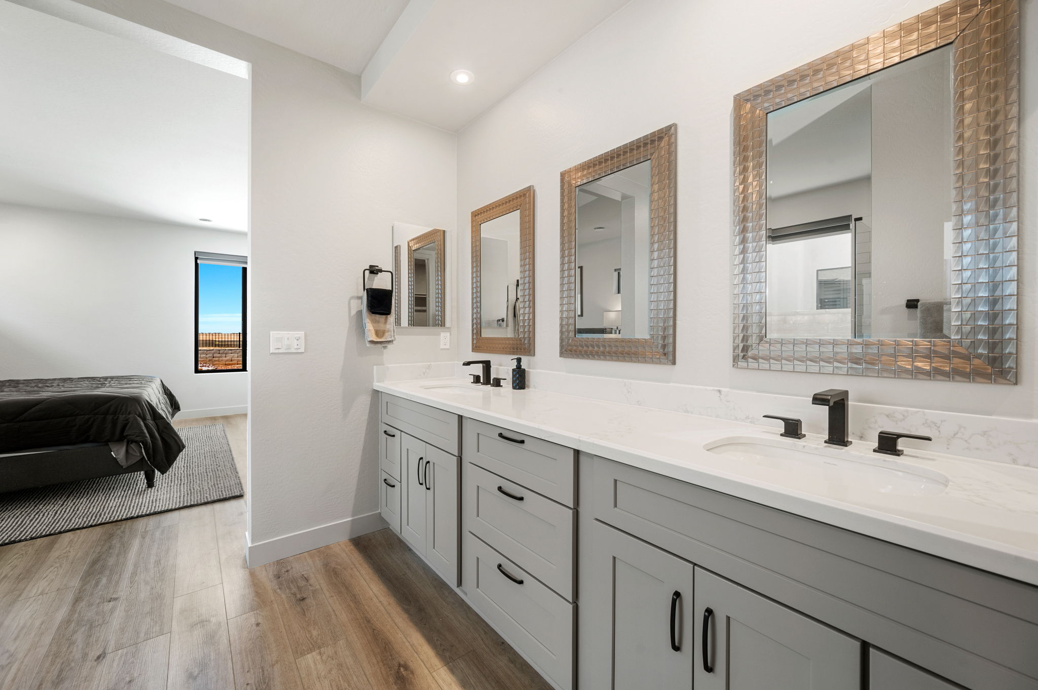 Primary Bathroom (3)