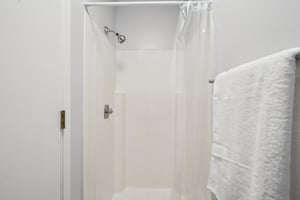 Green Cir Dr 216-3005-027.jpg