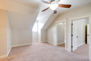 2 (23 of 28) Upstairs foyer