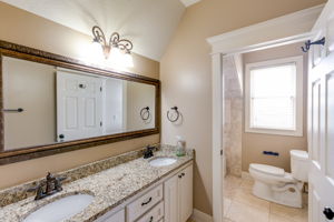 2 (25 of 28) Bathroom 3