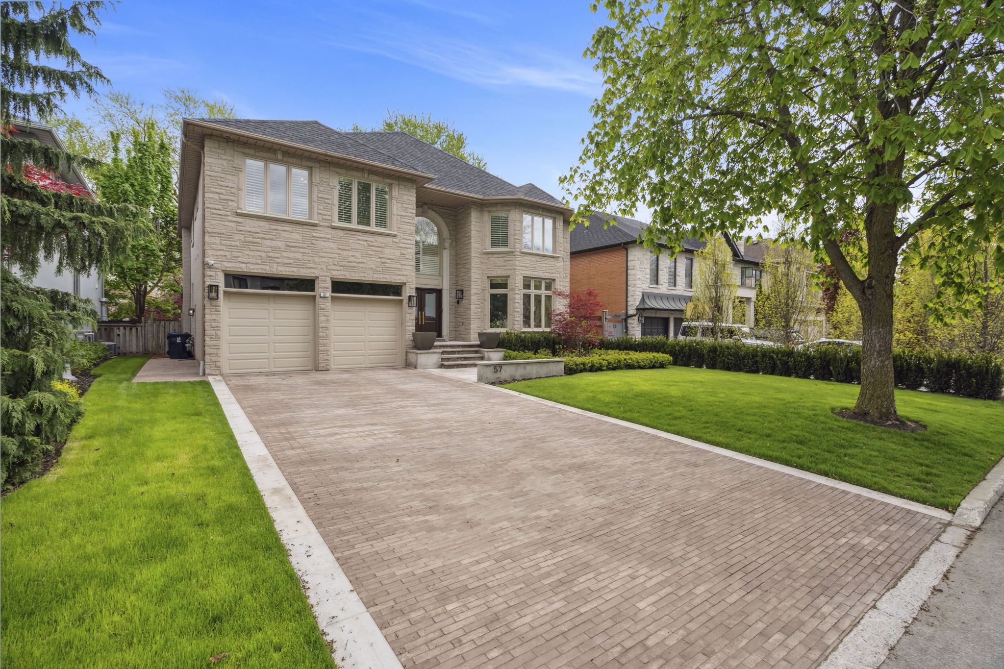 57 Fairmeadow Ave Toronto, ON M2P 1W8