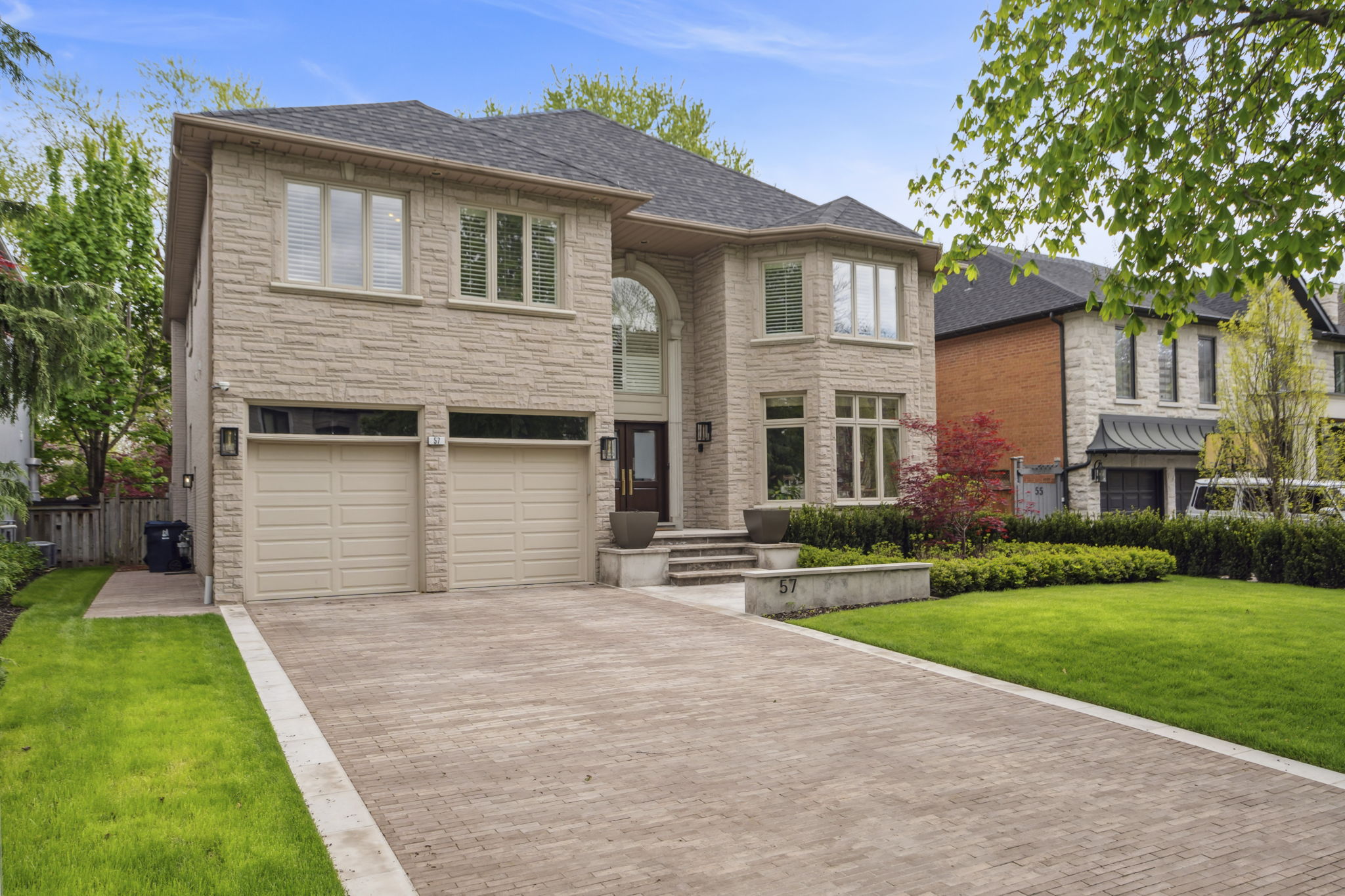 57 Fairmeadow Ave Toronto, ON M2P 1W8