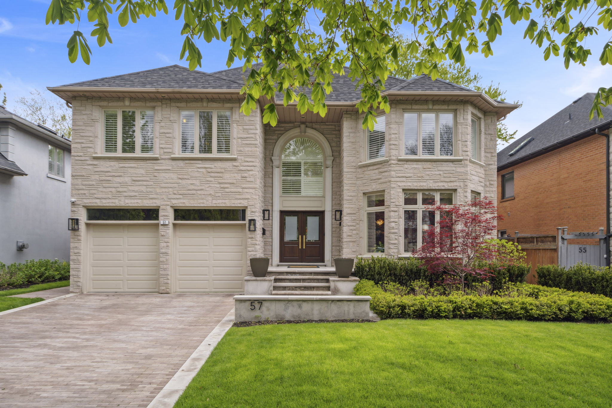 57 Fairmeadow Ave Toronto, ON M2P 1W8