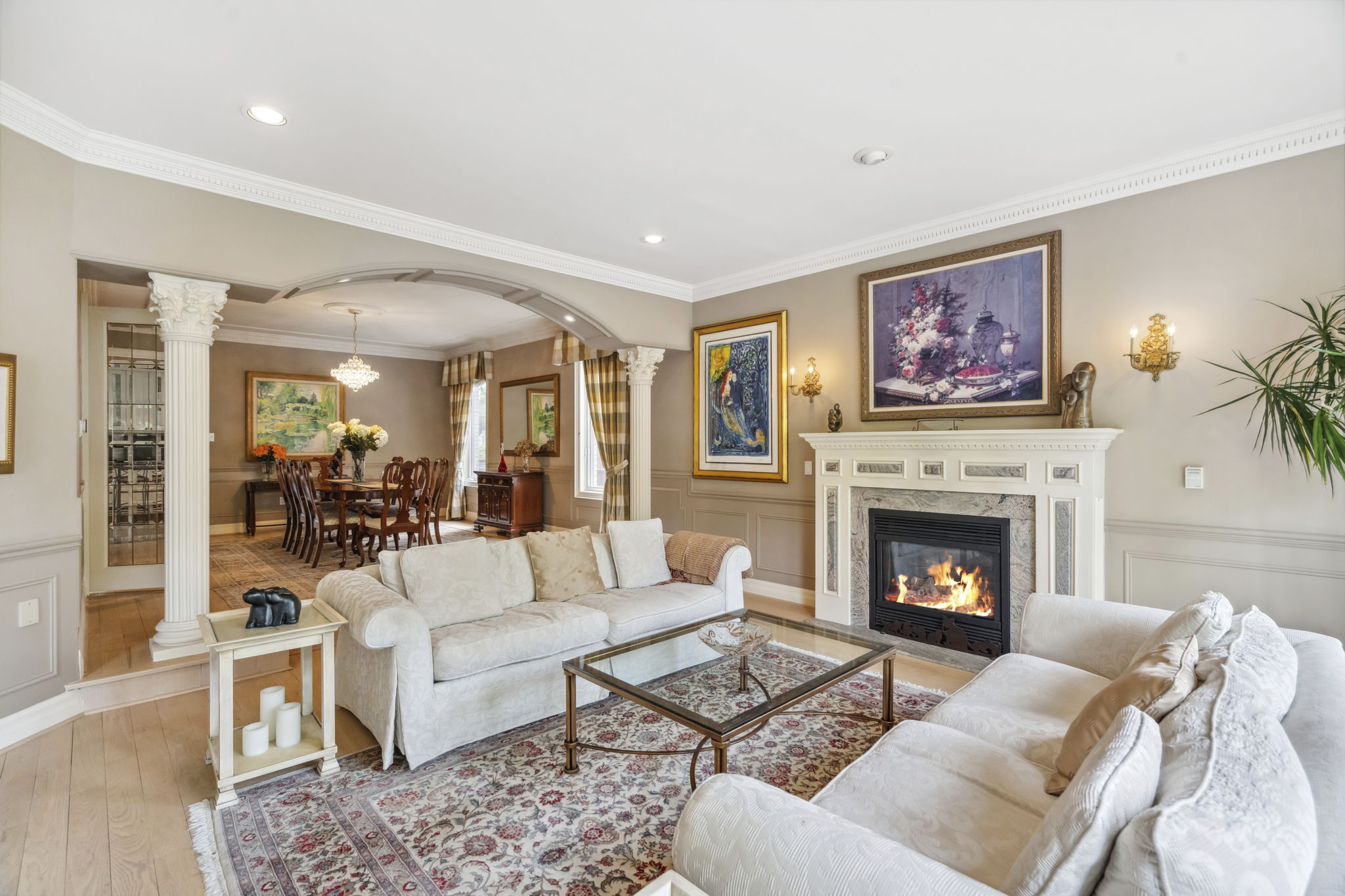 57 Fairmeadow Ave Toronto, ON M2P 1W8