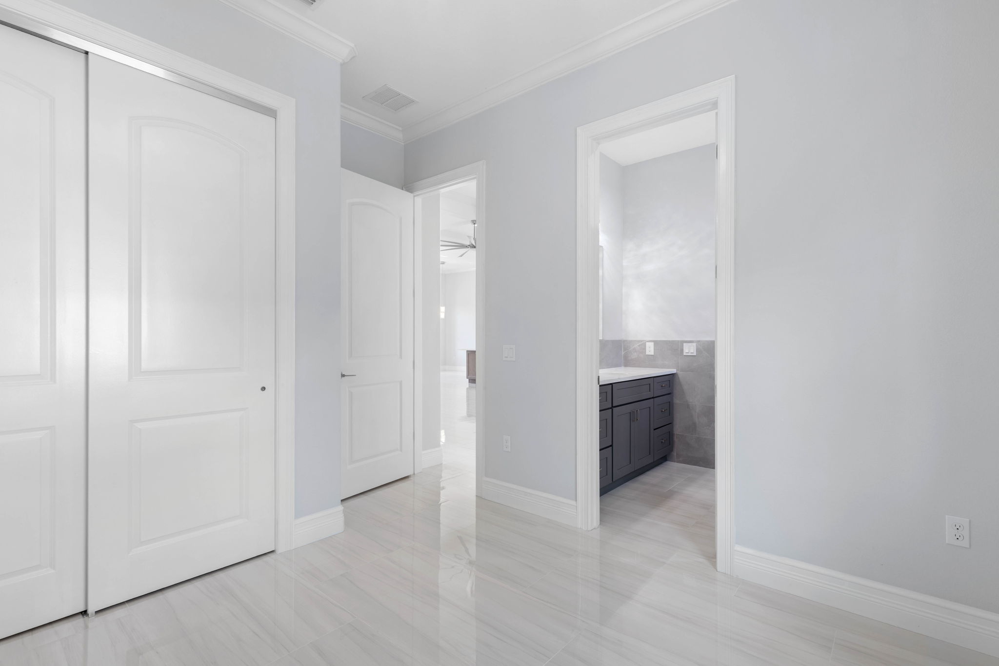 Guest Bedroom 4-ensuite bathroom