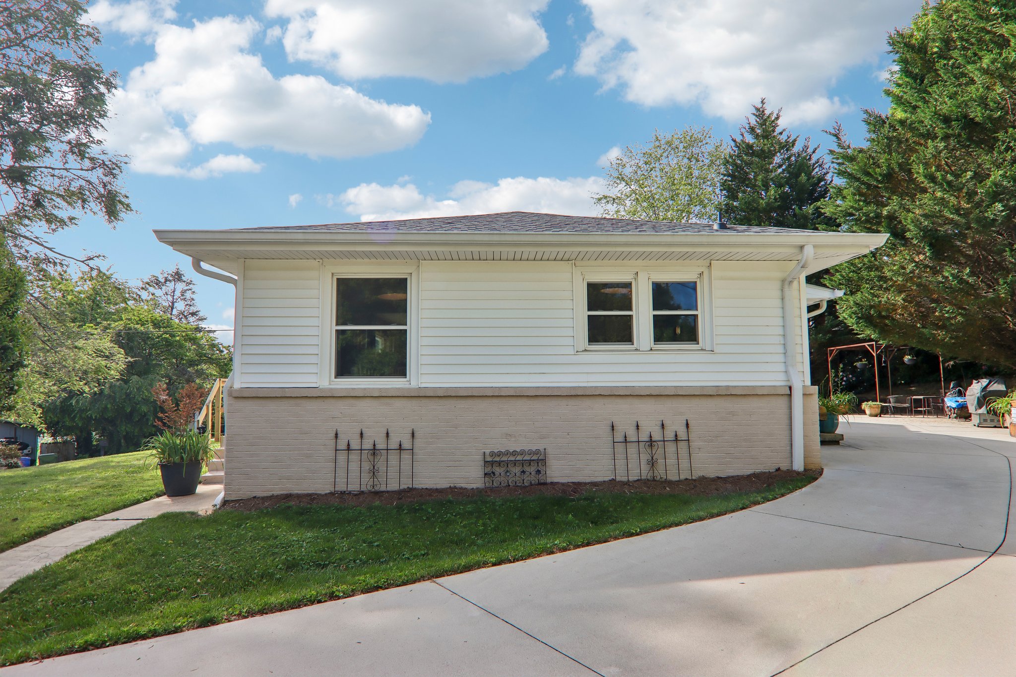 Langwell Ave-S1305-008.jpg