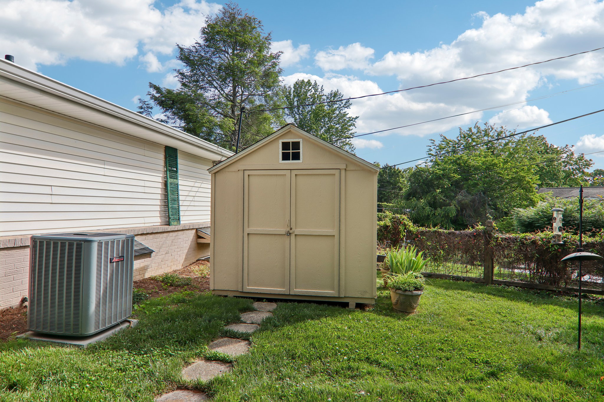 Langwell Ave-S1305-049.jpg