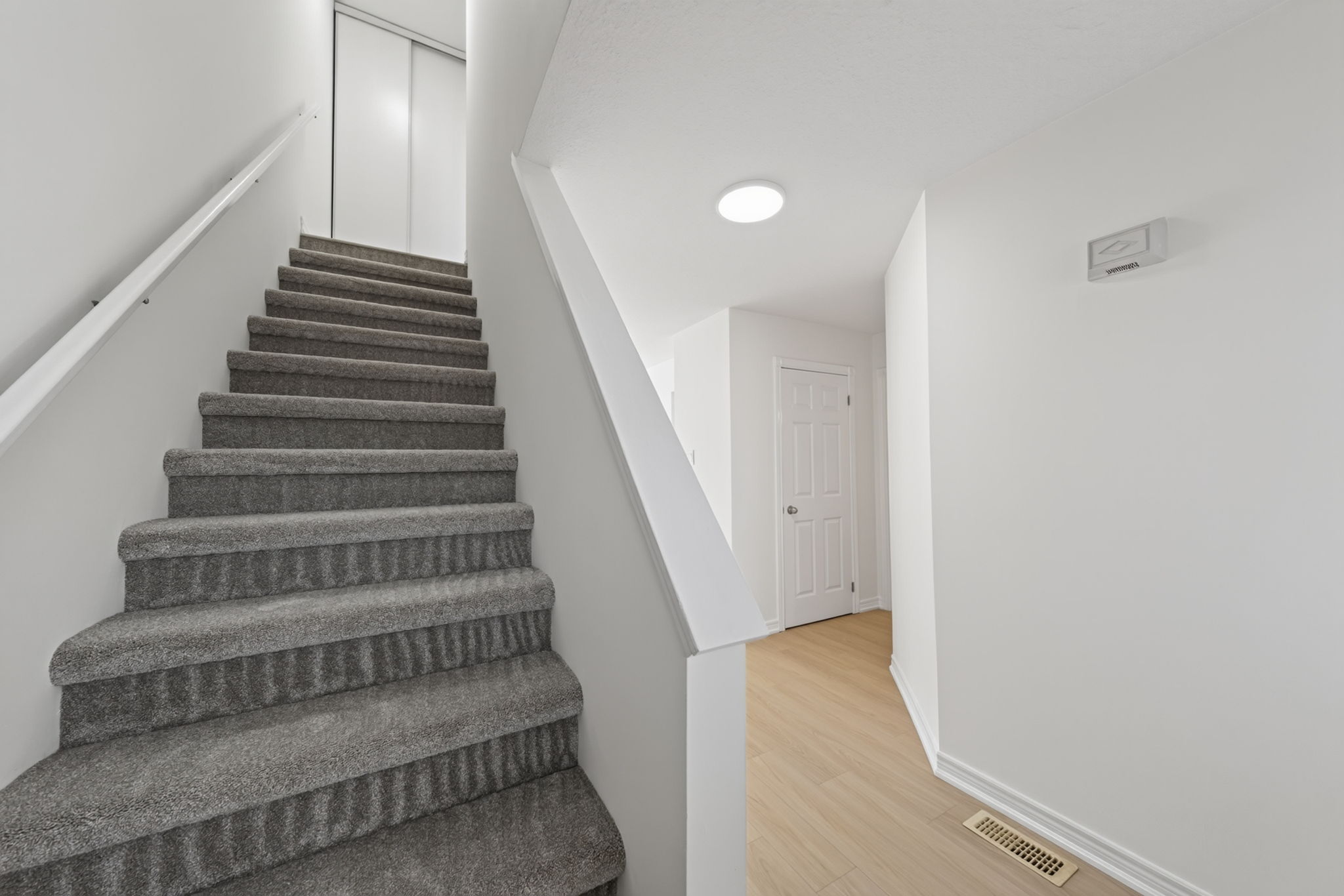 57 Michael Crescent Barrie, ON L4M 6Z2