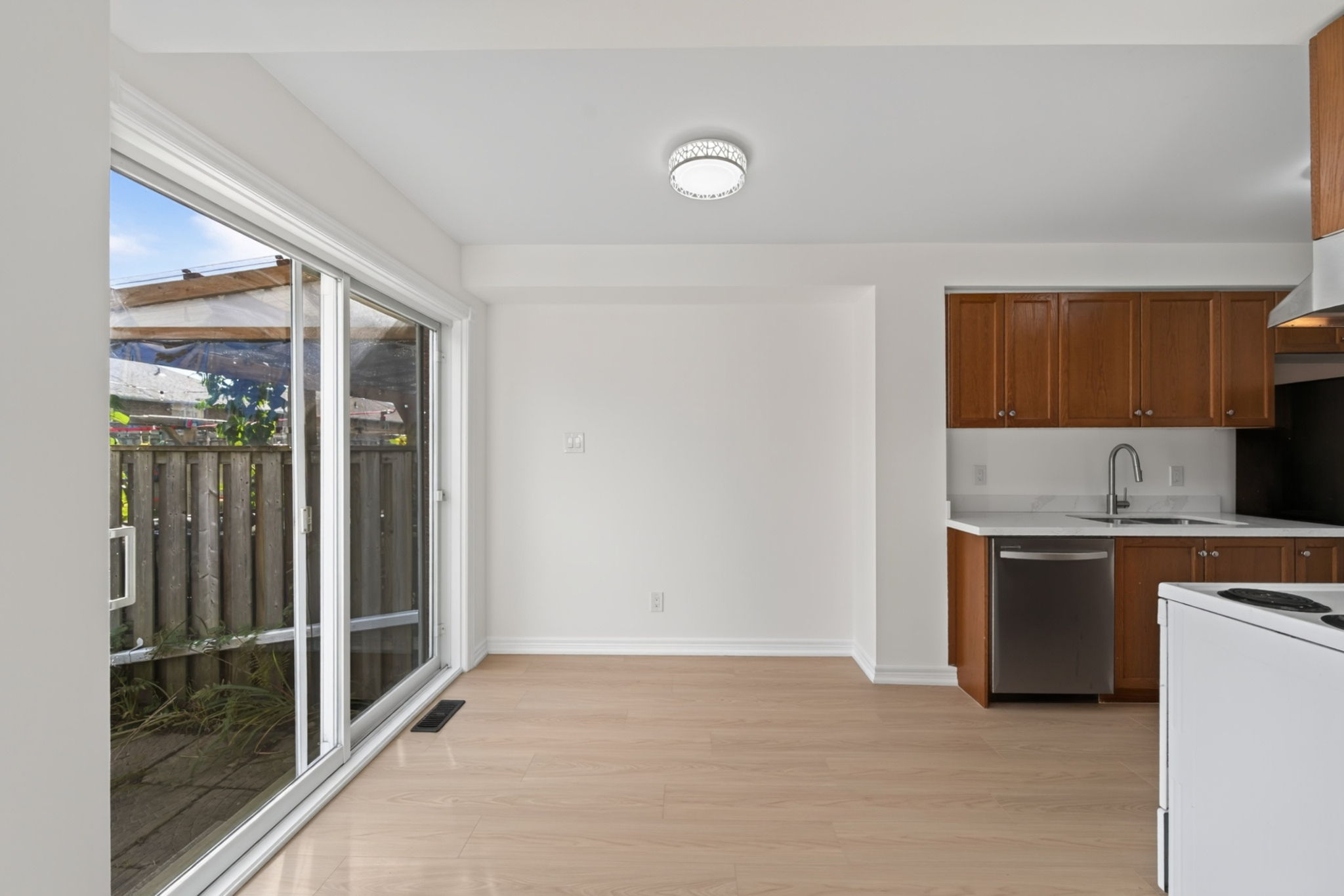 57 Michael Crescent Barrie, ON L4M 6Z2