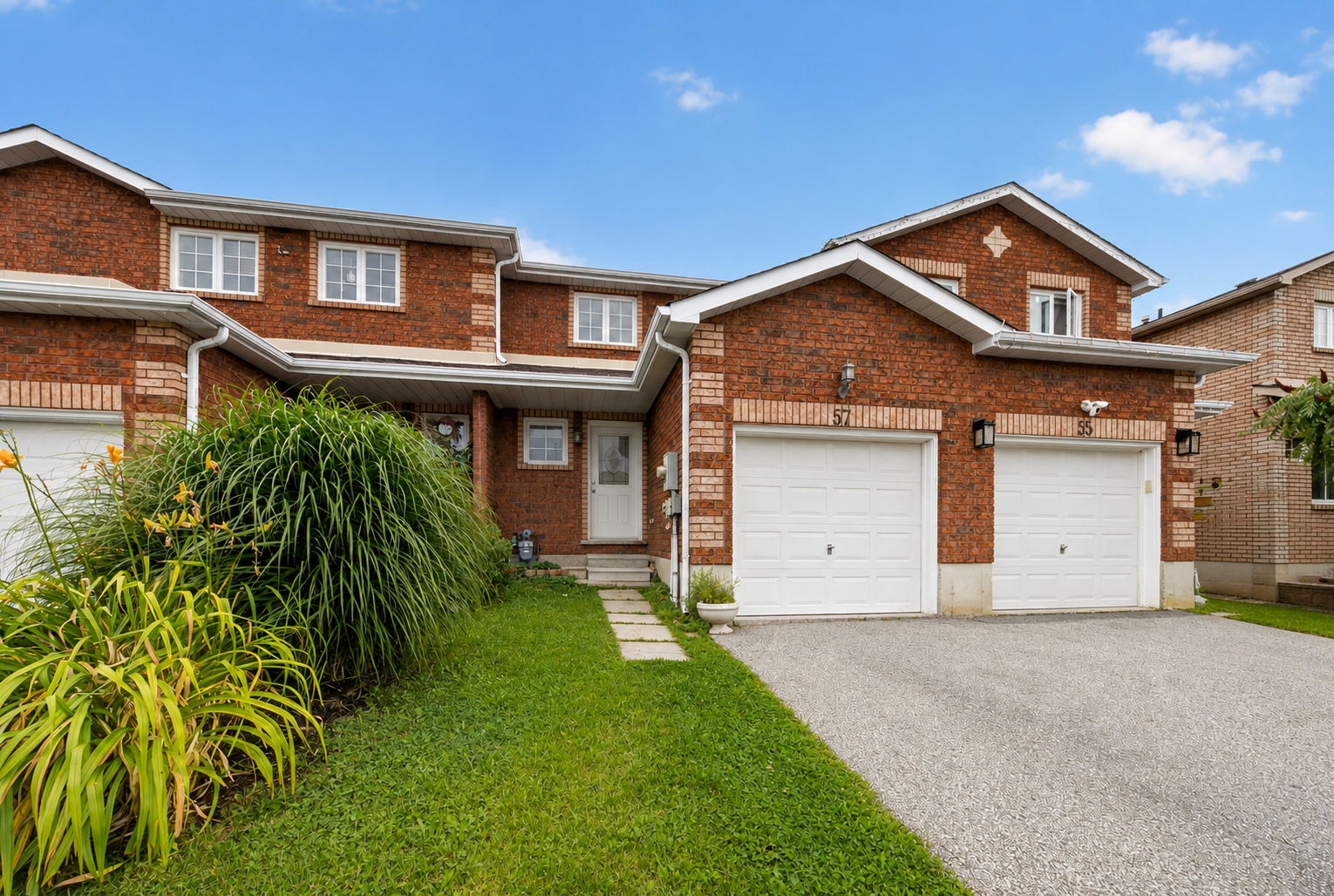 57 Michael Crescent Barrie, ON L4M 6Z2
