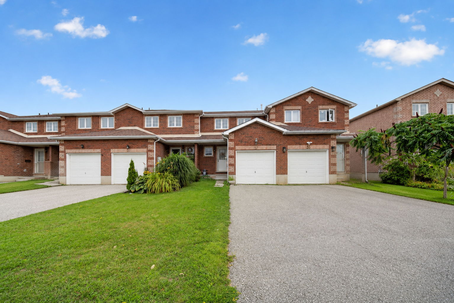 57 Michael Crescent Barrie, ON L4M 6Z2