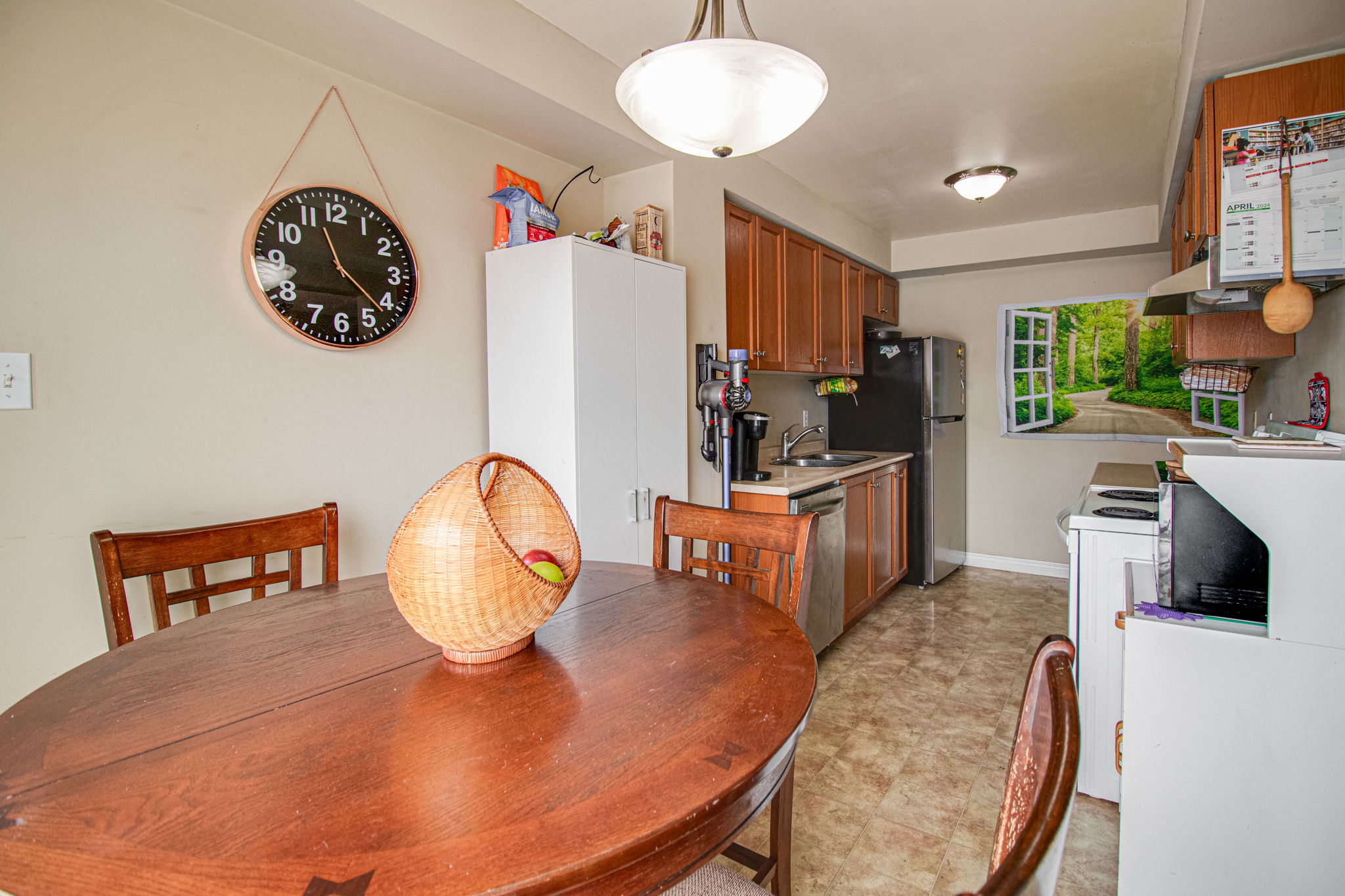 57 Michael Crescent Barrie, ON L4M 6Z2