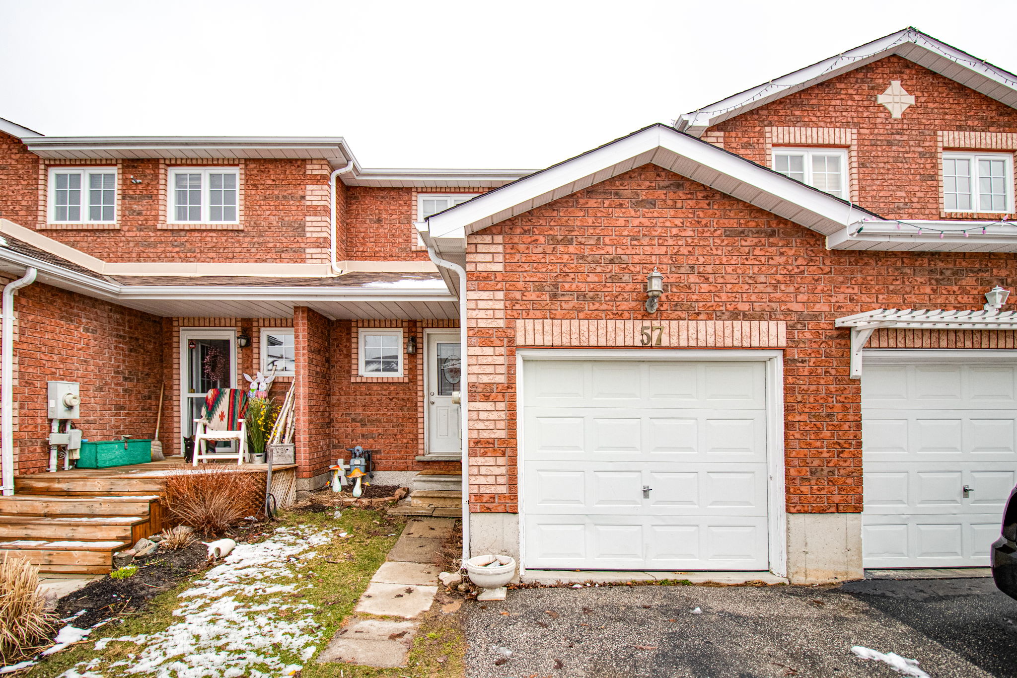 57 Michael Crescent Barrie, ON L4M 6Z2