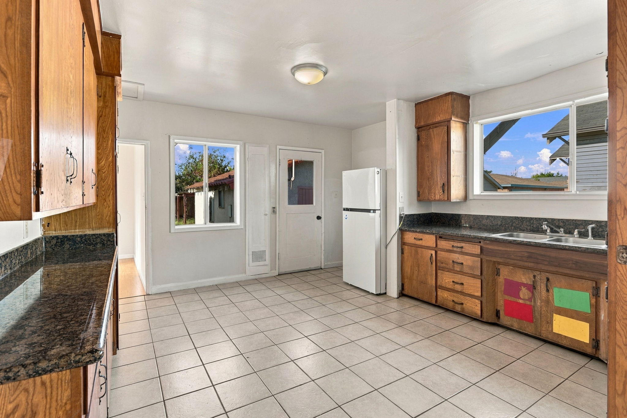 009_F8_57 N 34th St