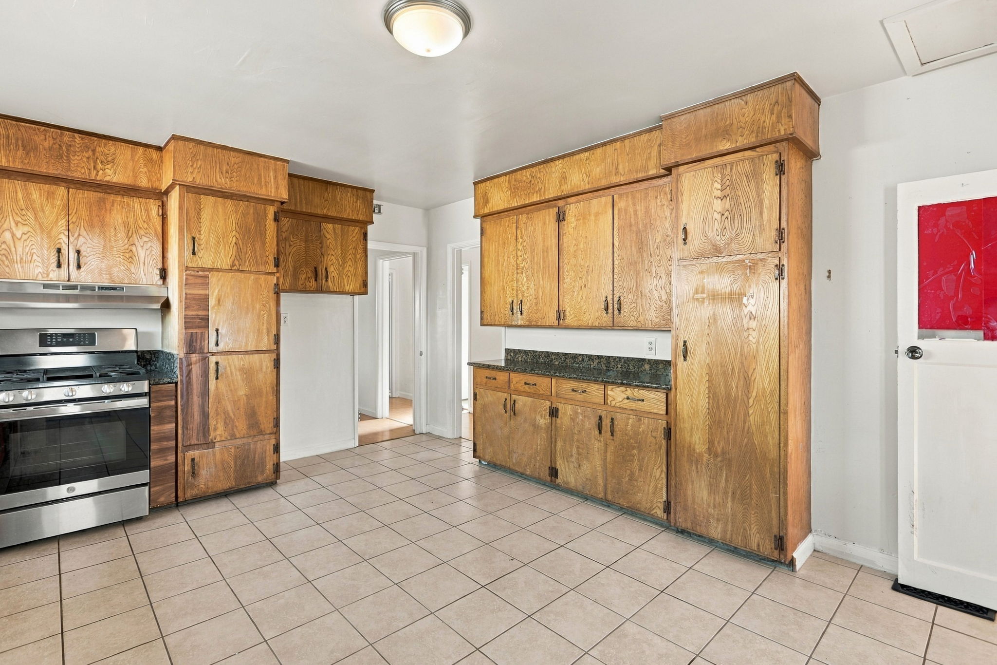 011_F8_57 N 34th St