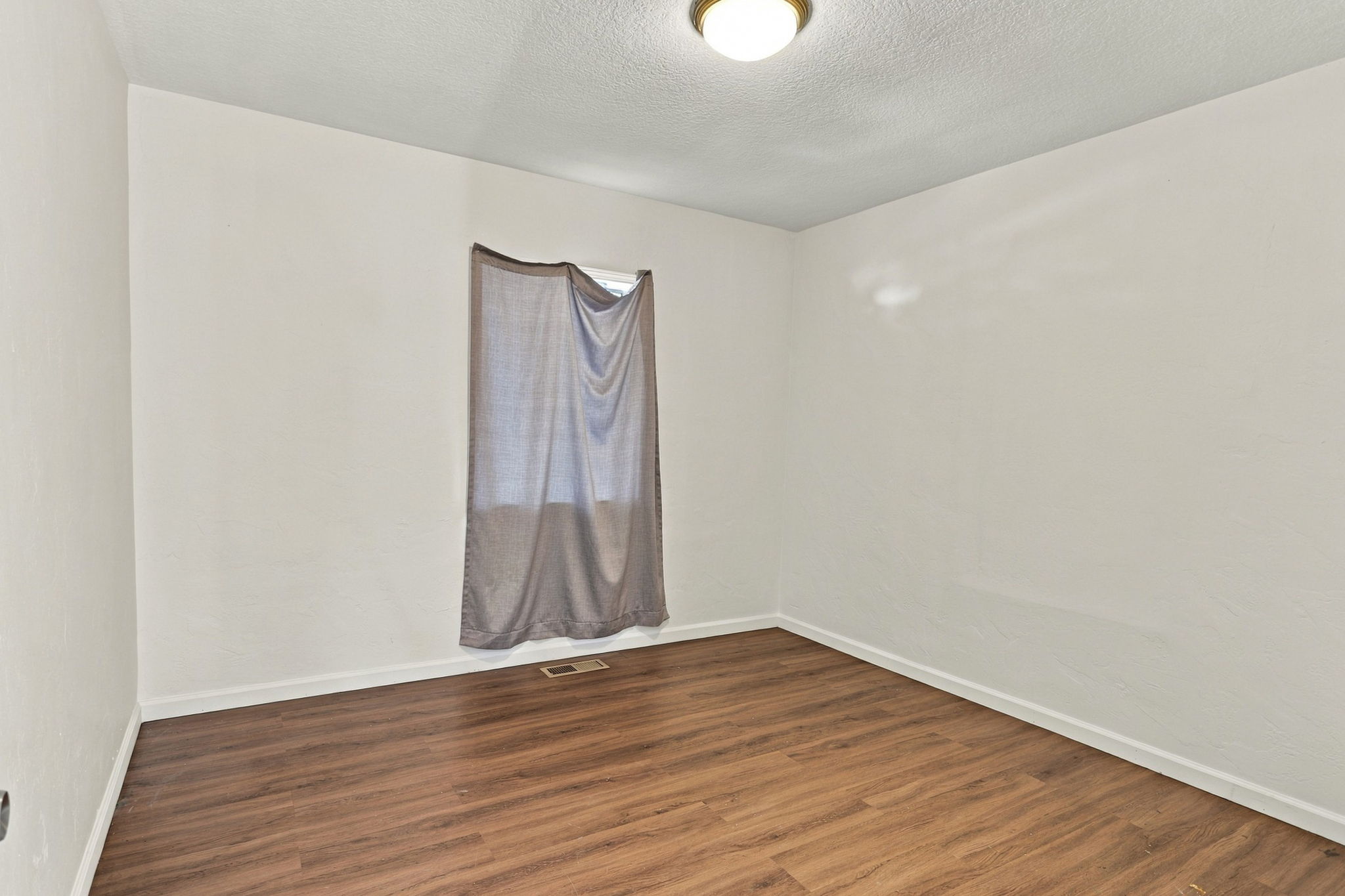 014_F8_57 N 34th St