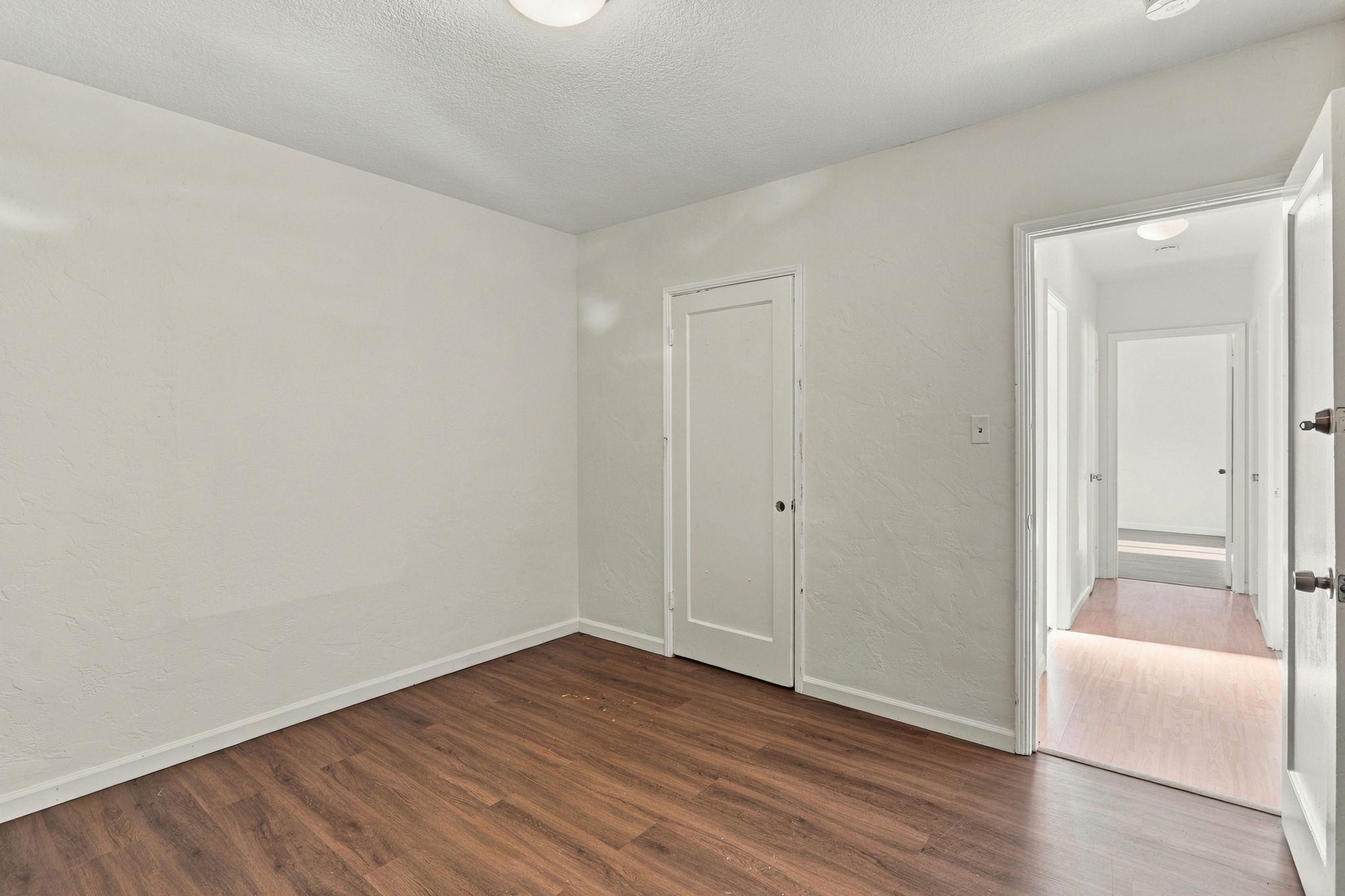 015_F8_57 N 34th St