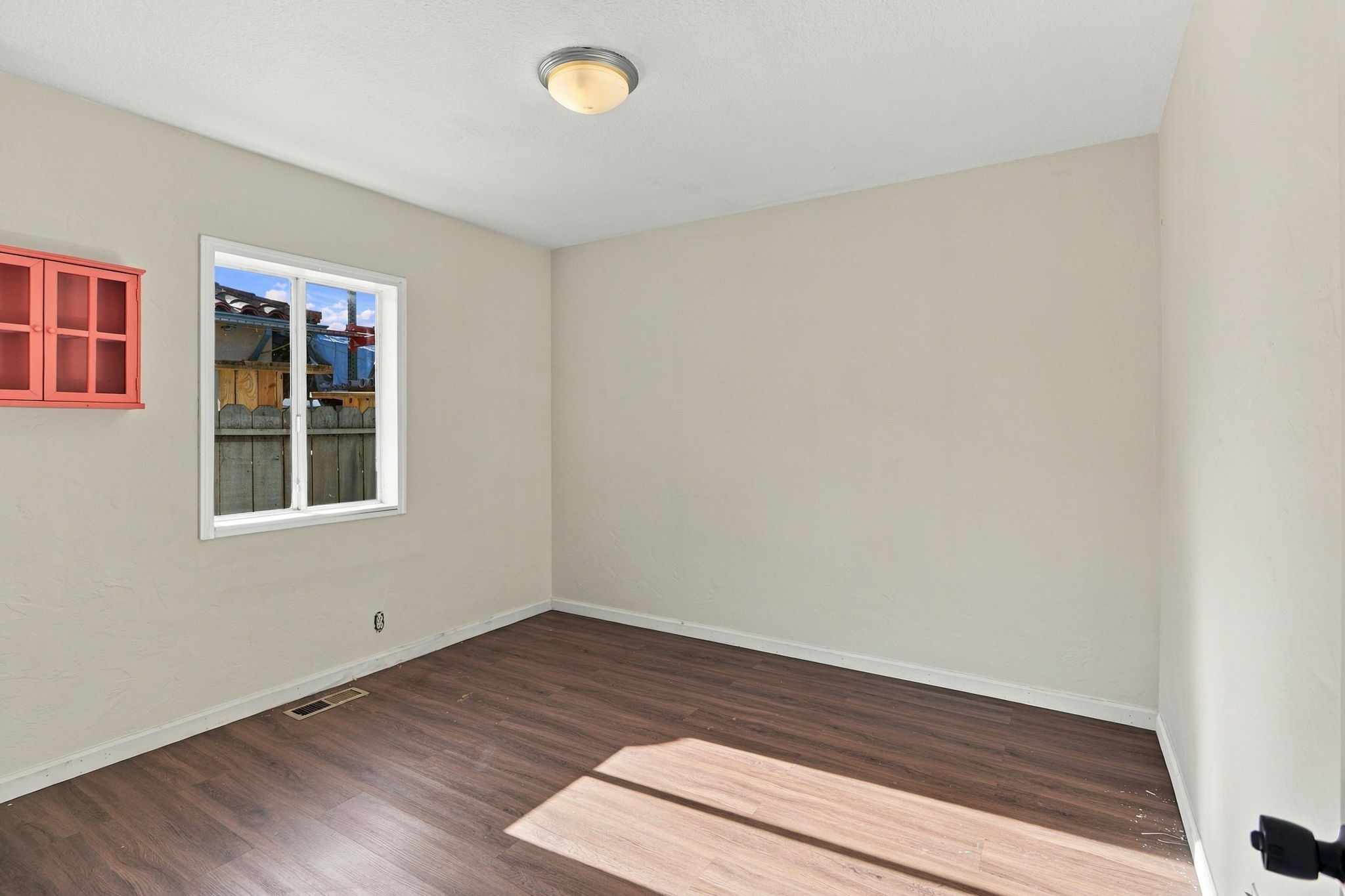 017_F8_57 N 34th St