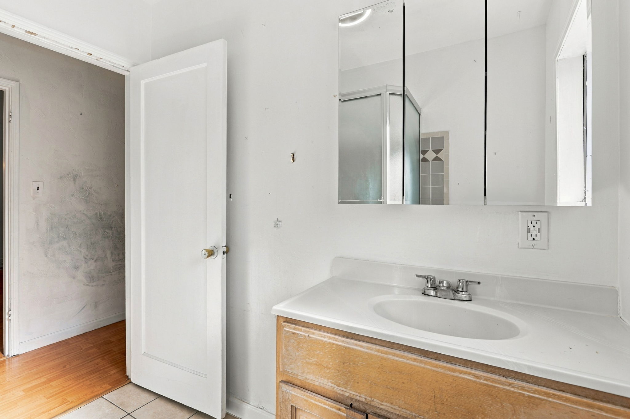 022_F8_57 N 34th St