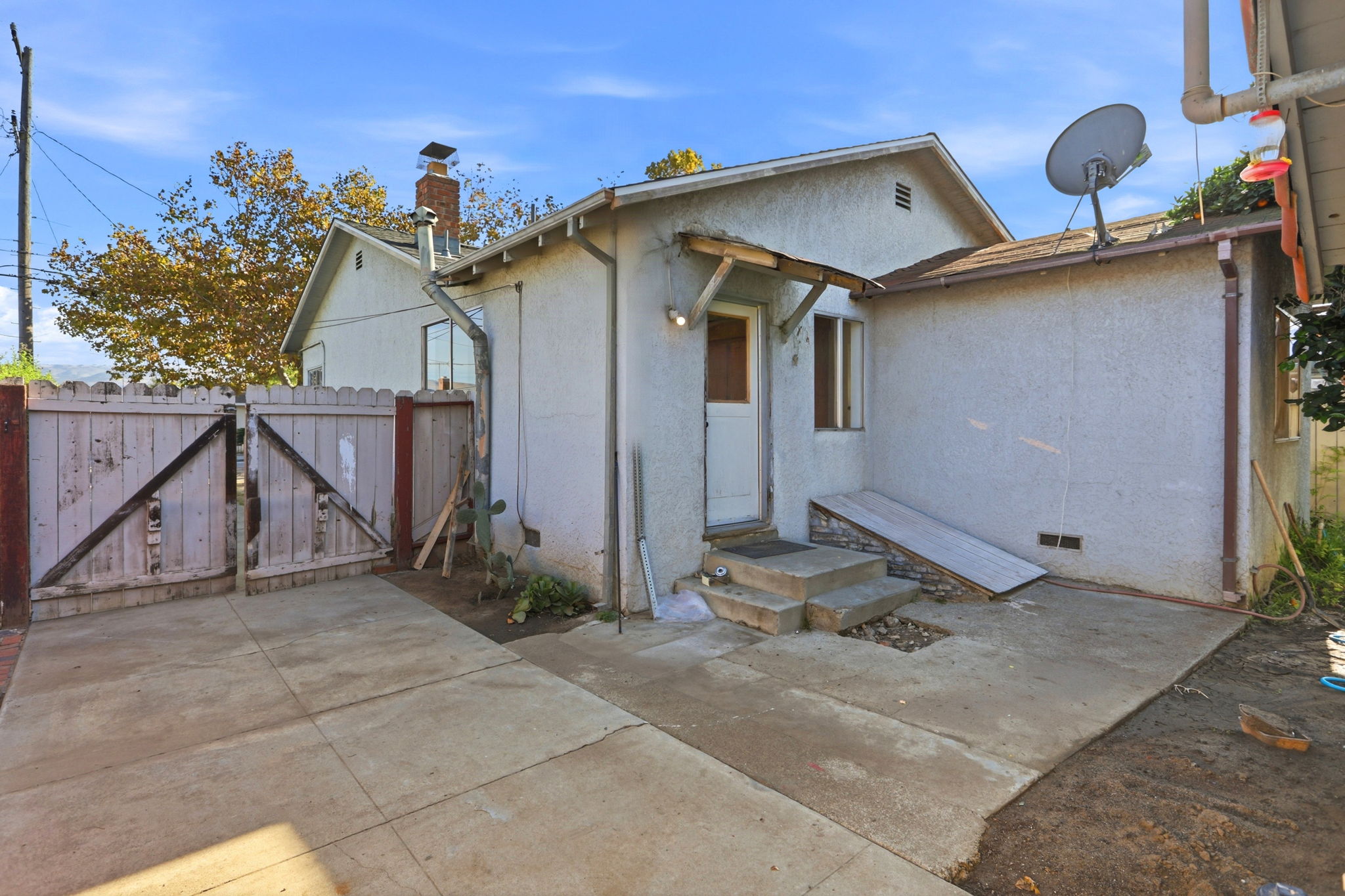 027_F8_57 N 34th St