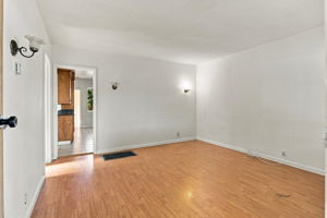 005_F8_57 N 34th St
